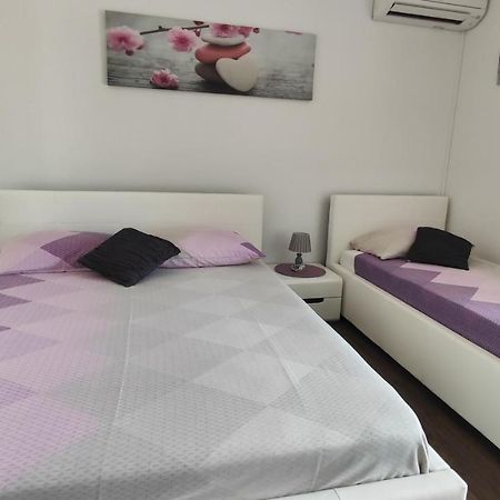 Viktor Rooms And Apartments Rovinj Exterior photo