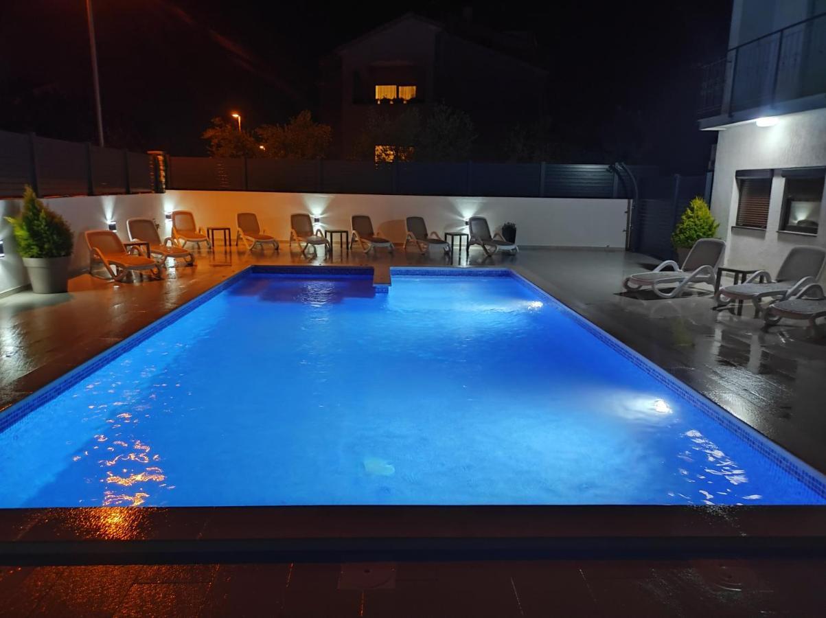 Viktor Rooms And Apartments Rovinj Exterior photo