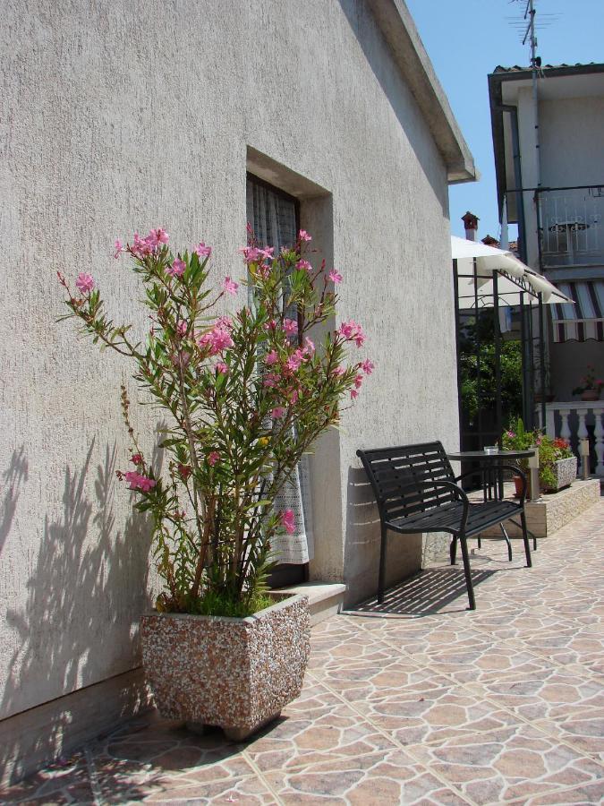 Viktor Rooms And Apartments Rovinj Exterior photo