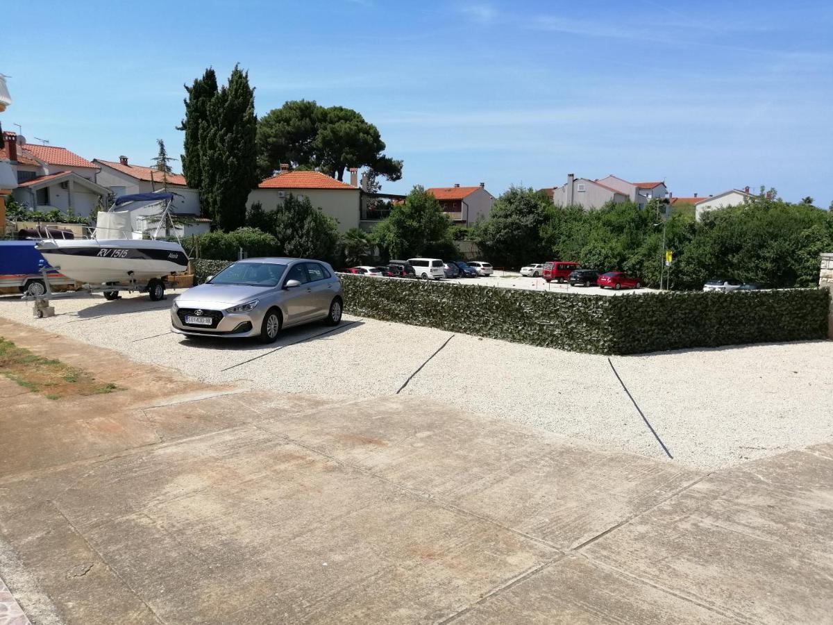 Viktor Rooms And Apartments Rovinj Exterior photo