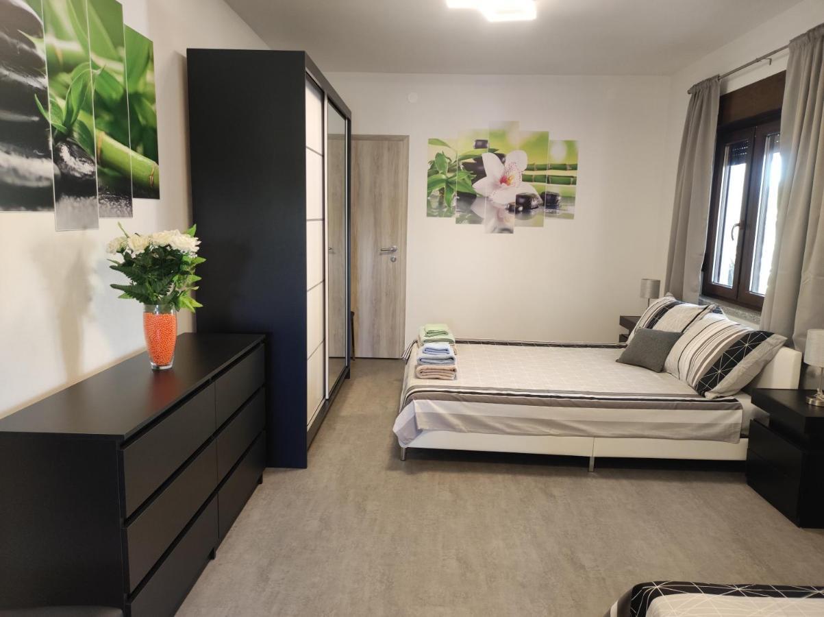 Viktor Rooms And Apartments Rovinj Exterior photo