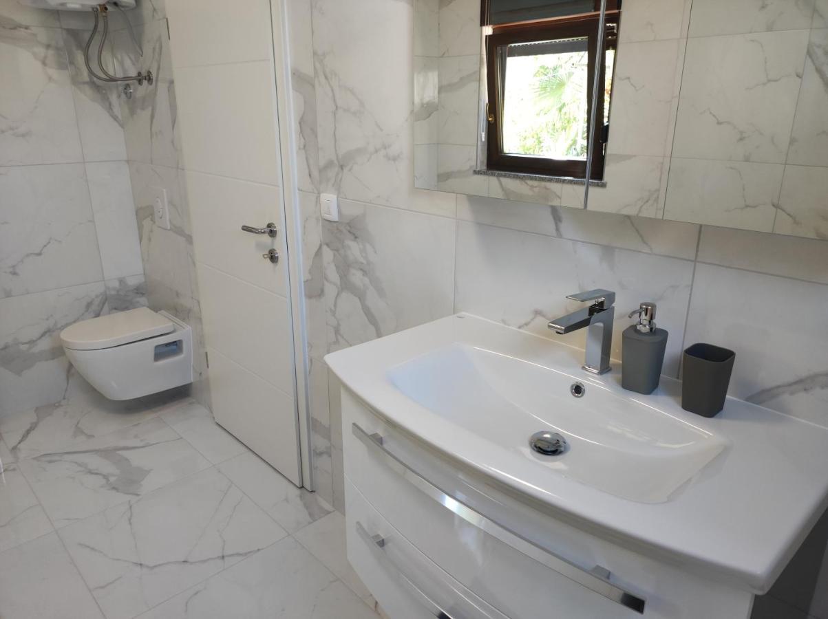 Viktor Rooms And Apartments Rovinj Exterior photo