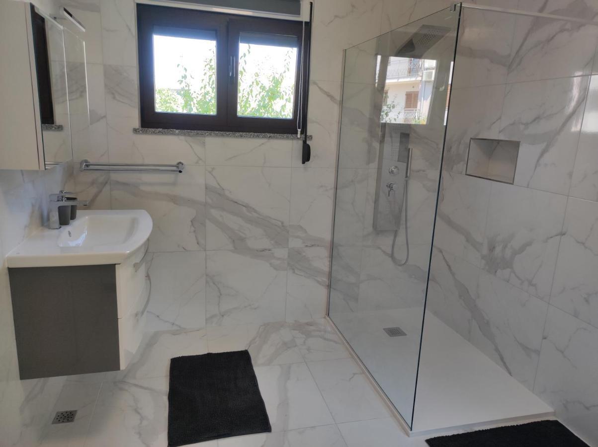 Viktor Rooms And Apartments Rovinj Exterior photo