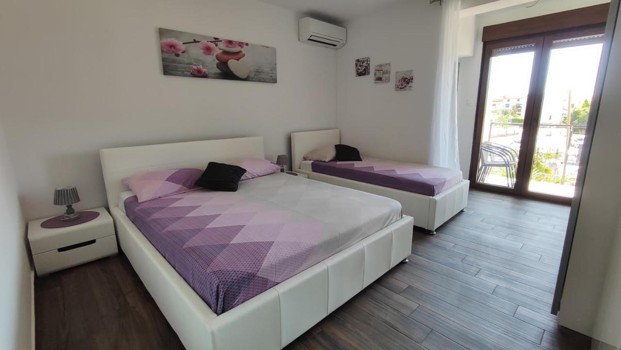 Viktor Rooms And Apartments Rovinj Exterior photo