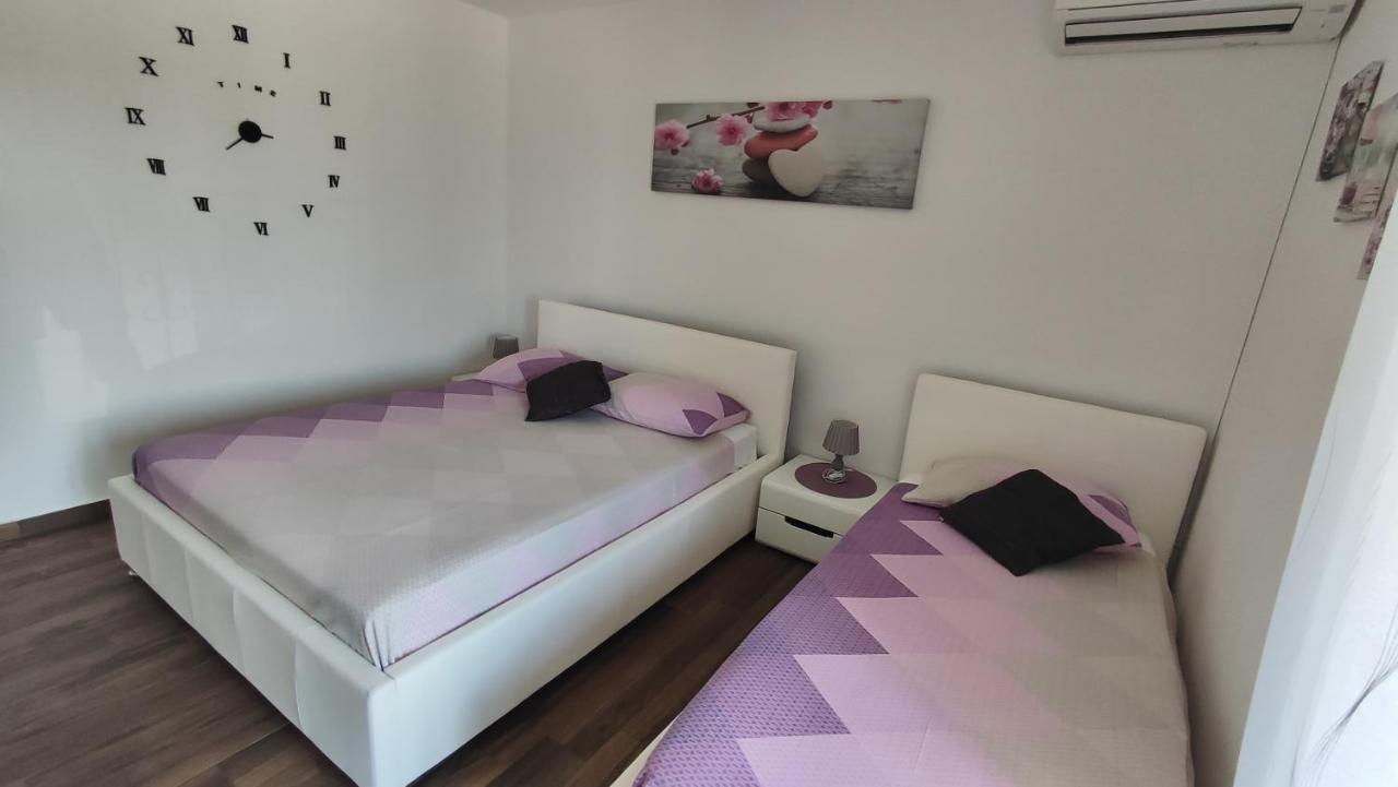 Viktor Rooms And Apartments Rovinj Exterior photo