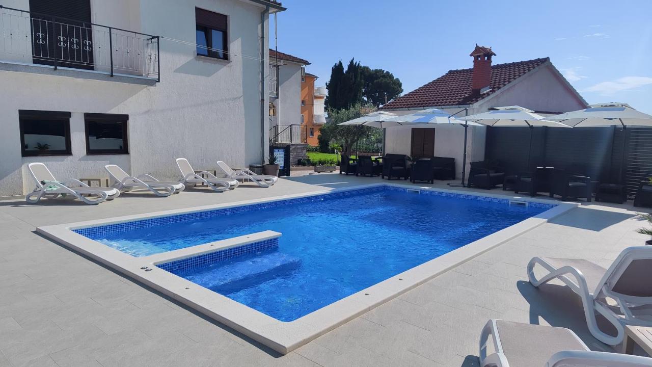 Viktor Rooms And Apartments Rovinj Exterior photo