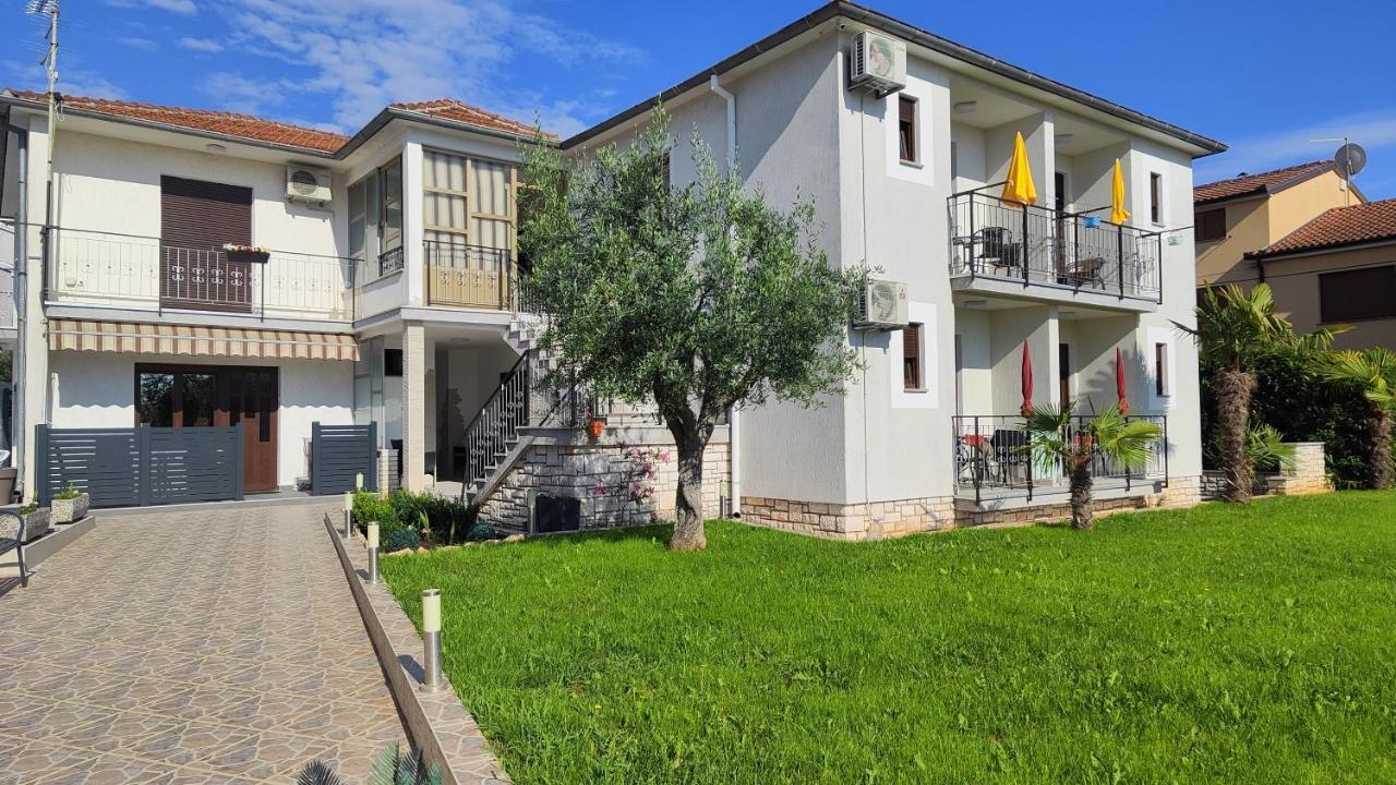 Viktor Rooms And Apartments Rovinj Exterior photo