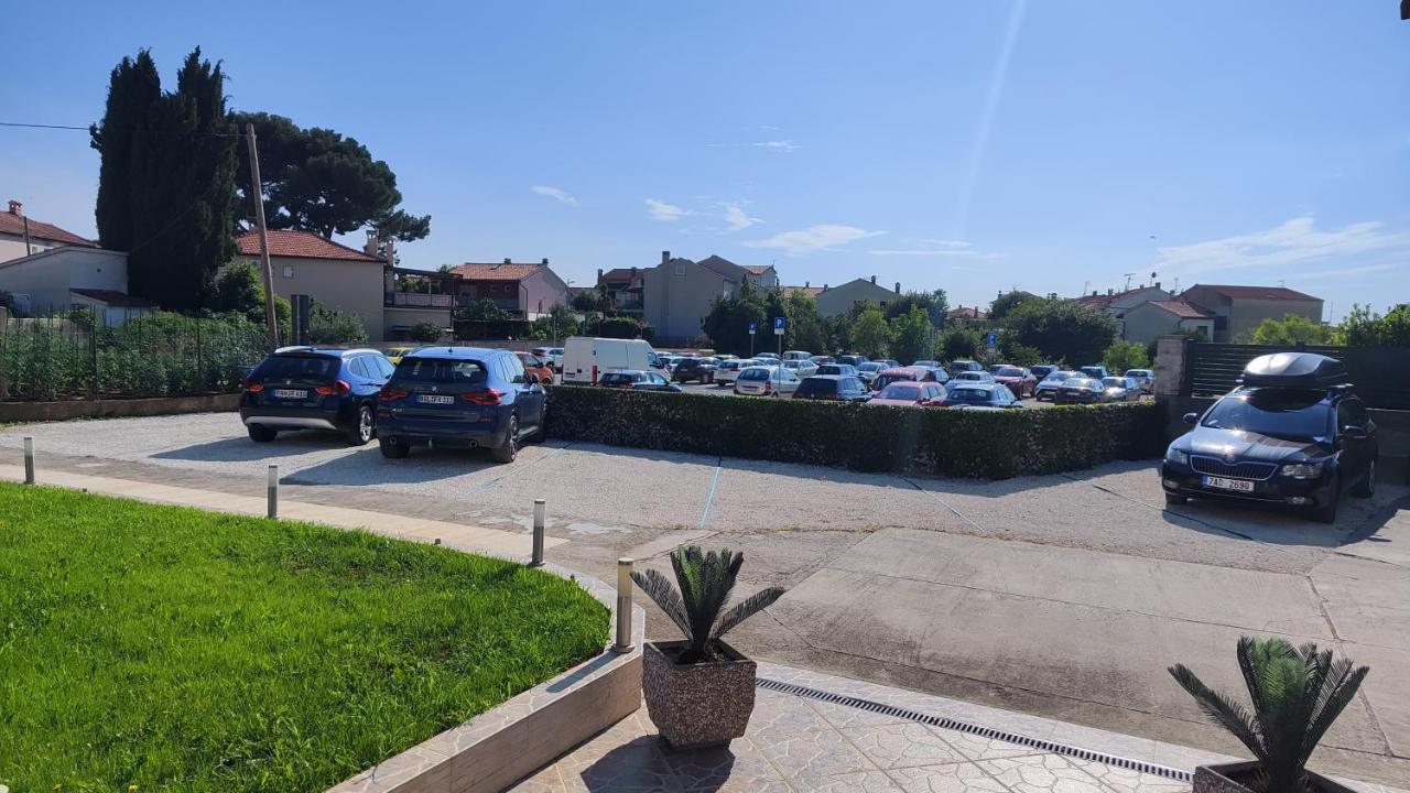 Viktor Rooms And Apartments Rovinj Exterior photo