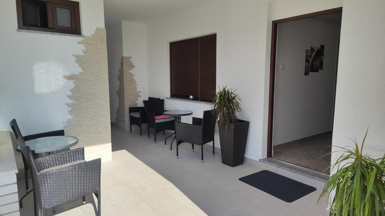 Viktor Rooms And Apartments Rovinj Exterior photo