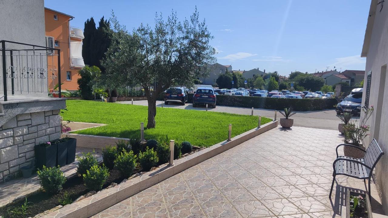 Viktor Rooms And Apartments Rovinj Exterior photo